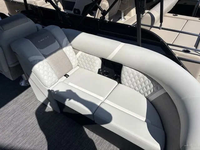 Slide: The Image of Crest Conquest 230 SLC 2026 - 13