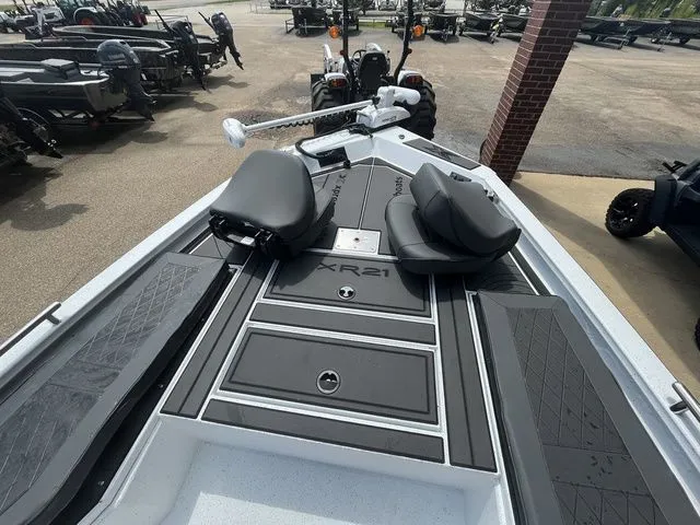 Slide: The Image of Xpress XR 21 Bay 2026 - 15