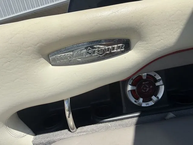 Slide: The Image of Malibu Wakesetter 23 LSV 2004 - 6