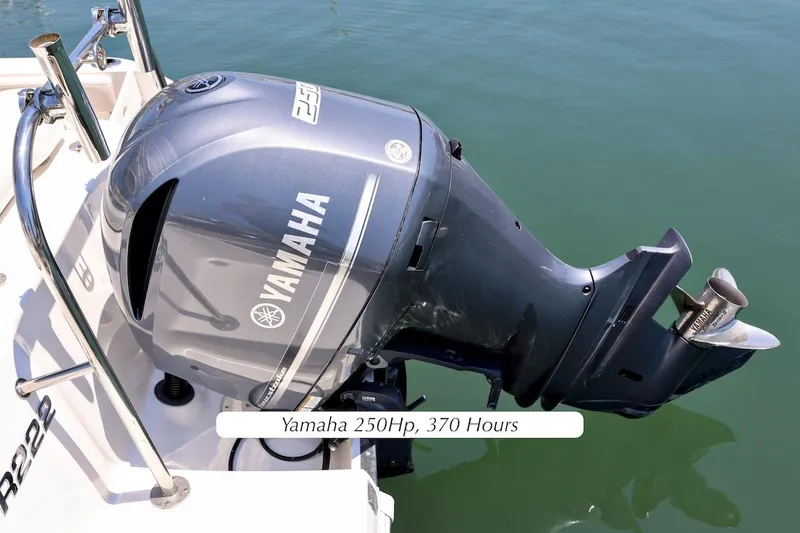 Slide: The Image of 2016 Robalo R222 Center Console with Yamaha 250Hp engine, 370 hours. - 19