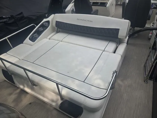 Slide: The Image of Bennington 25QXSBWA 2018 - 7