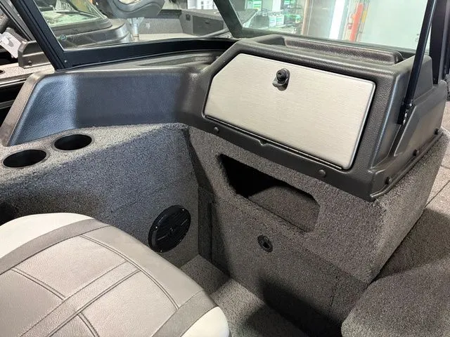 Slide: The Image of Lund Impact XS 1875 Sport 2025 - 18