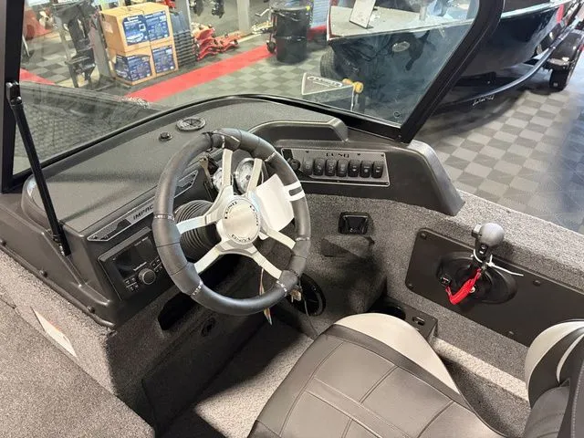 Slide: The Image of Lund Impact XS 1875 Sport 2025 - 8