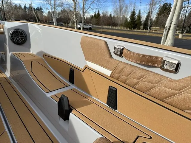 Slide: The Image of Nautique Ski Nautique 2026 - 17