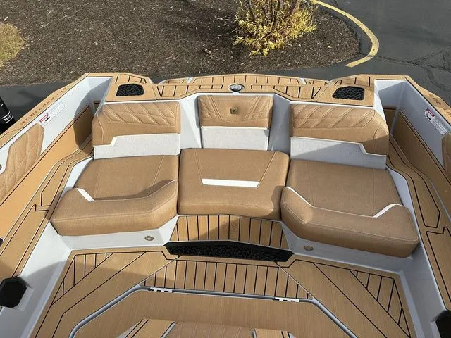 Slide: The Image of Nautique Ski Nautique 2026 - 18