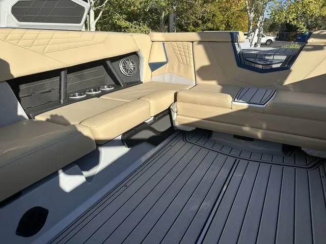 Slide: The Image of Nautique Super Air Nautique S23 2026 - 18