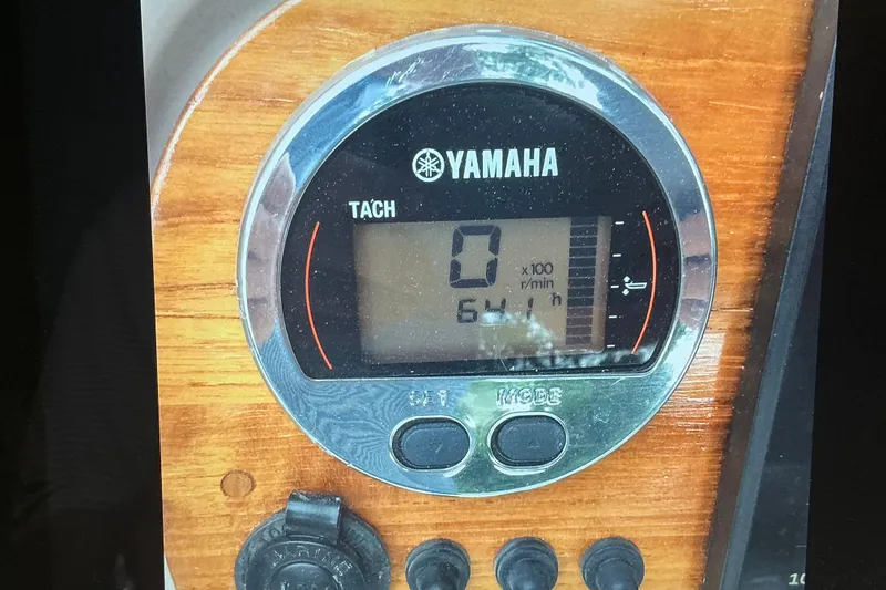 Slide: The Image of Yamaha tachometer on 2019 Robalo R207 Dual Console boat dashboard. - 14