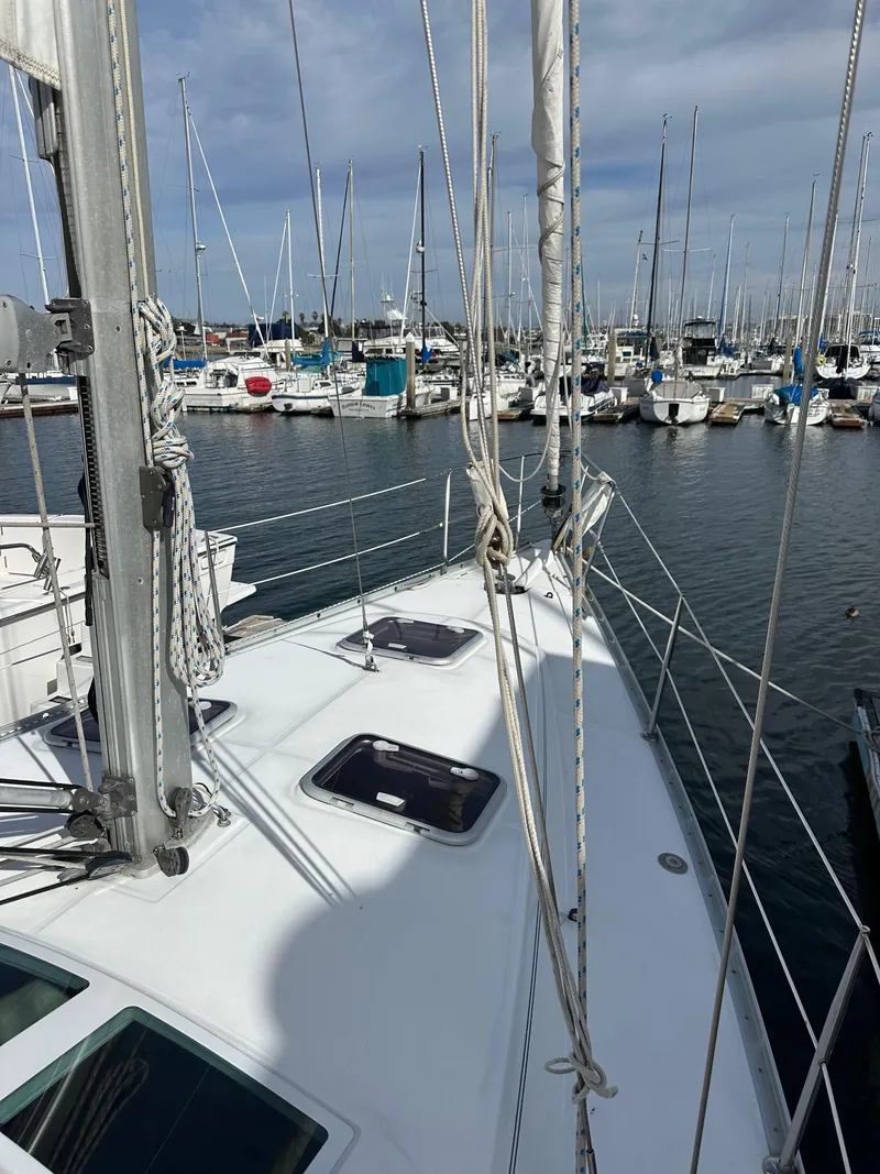 Slide: The Image of 2005 Beneteau 373 sailboat docked in a marina, surrounded by other boats. - 18