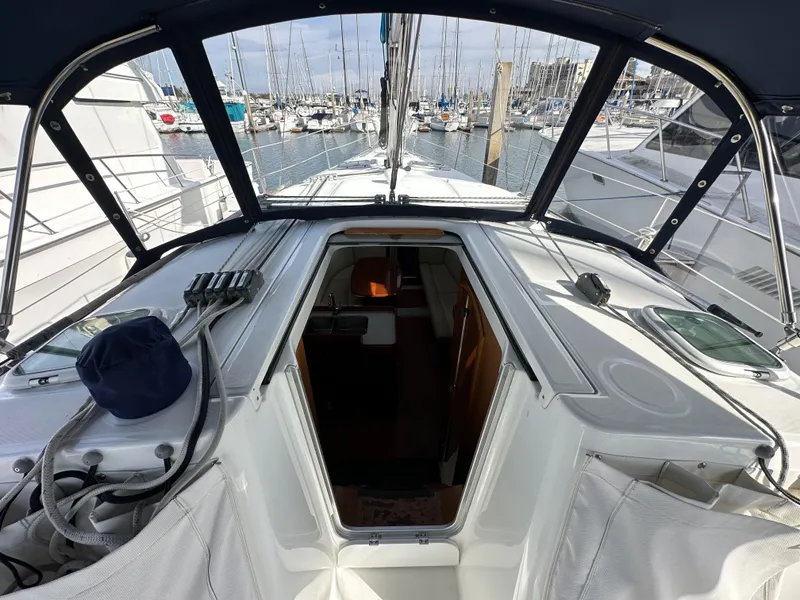 Slide: The Image of 2005 Beneteau 373 sailboat cockpit with open cabin, docked at marina. - 28
