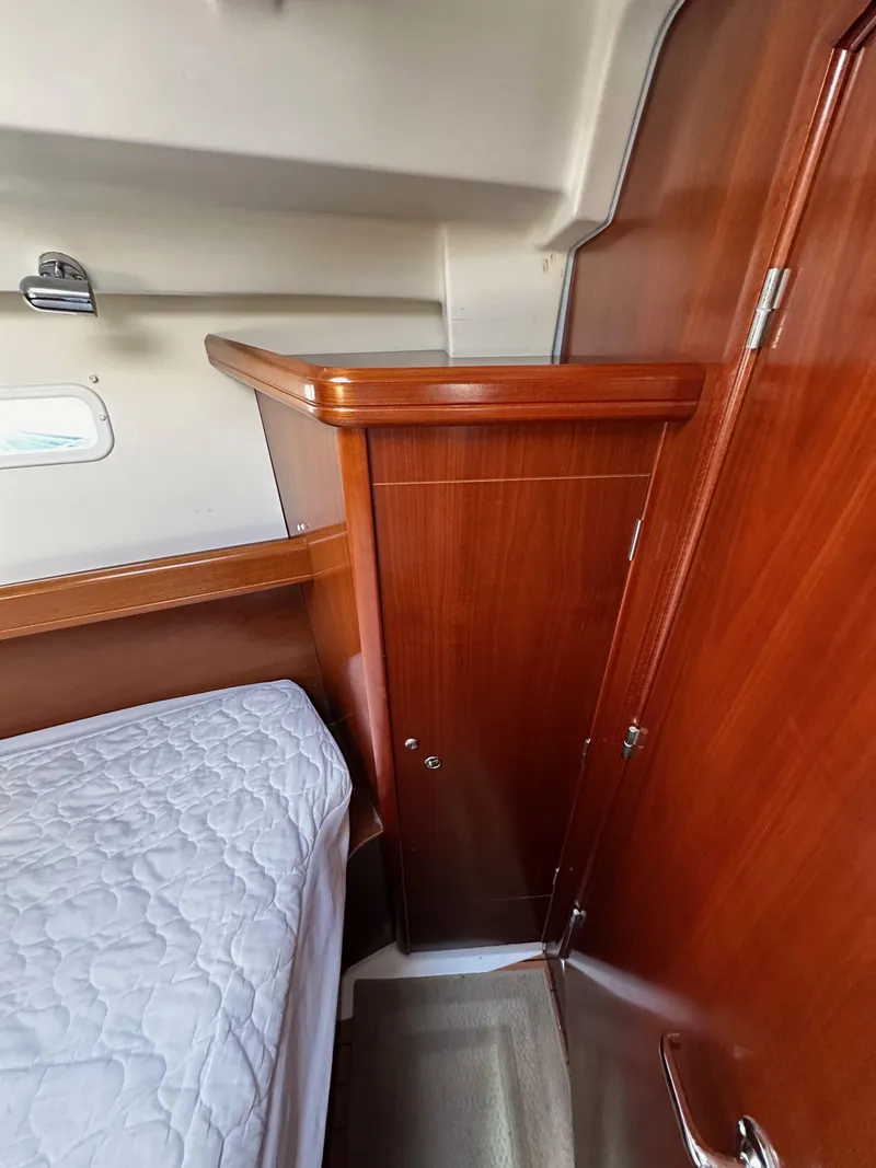 Slide: The Image of Beneteau 373 2005 - 50