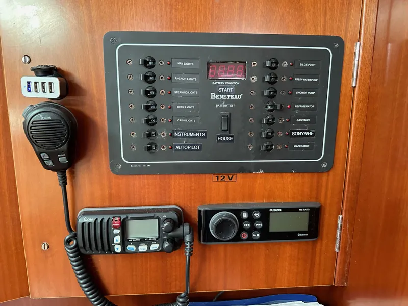 Slide: The Image of Beneteau 373 2005 - 65