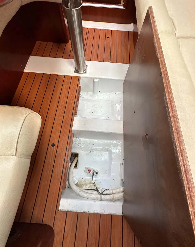 Slide: The Image of Beneteau 373 2005 - 67