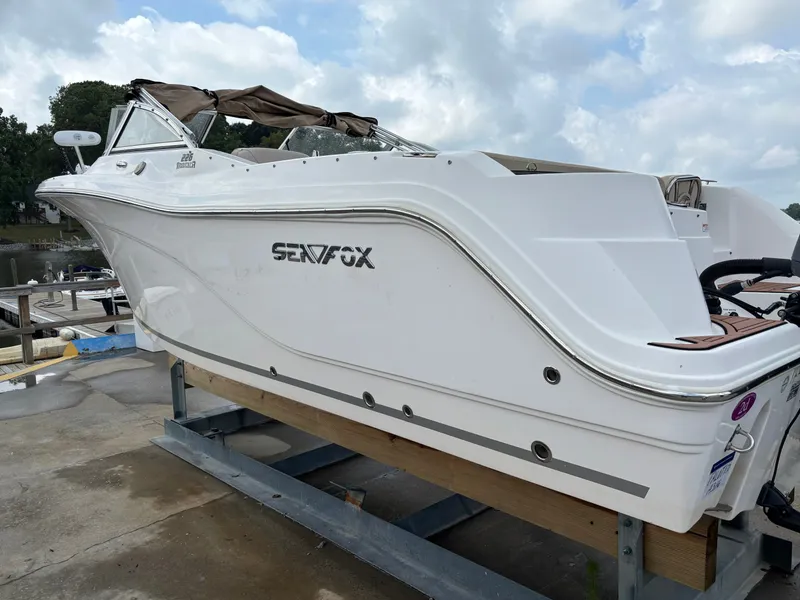 Slide: The Image of Sea Fox 226 Traveler 2018 - 3