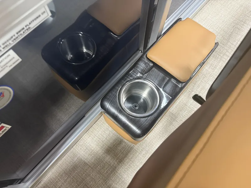 Slide: The Image of Tahoe Sport 2385 Swingback (VRB) & Honda 4-Stroke EFI 2026 - 16