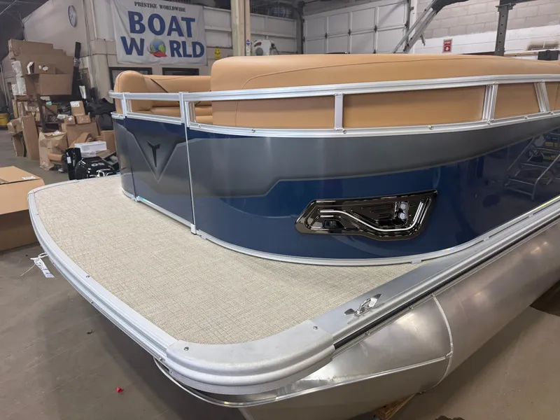 Slide: The Image of Tahoe Sport 2385 Swingback (VRB) & Honda 4-Stroke EFI 2026 - 37