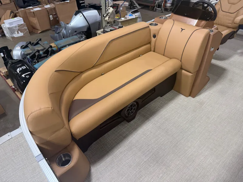 Slide: The Image of Tahoe Sport 2385 Swingback (VRB) & Honda 4-Stroke EFI 2026 - 8