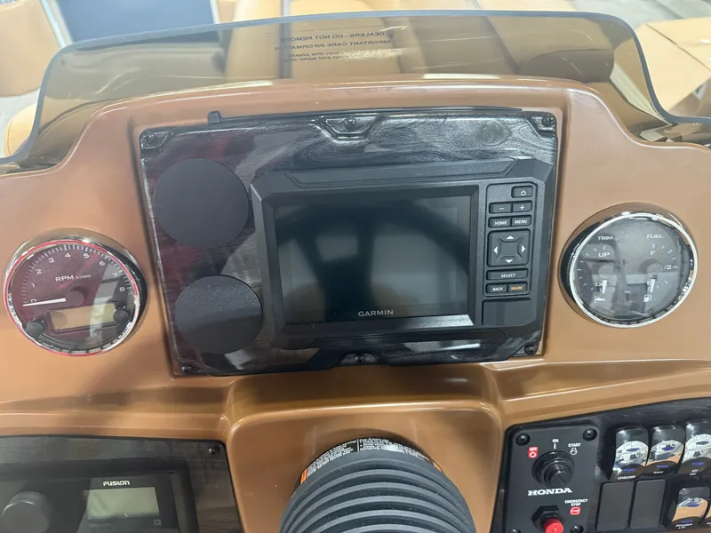 Slide: The Image of Tahoe Sport VRB 2385 Swingback & 4-Stroke $33995 2026 - 14