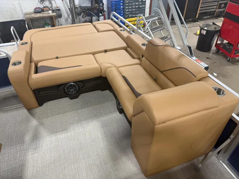 Slide: The Image of Tahoe Sport VRB 2385 Swingback & 4-Stroke $33995 2026 - 20