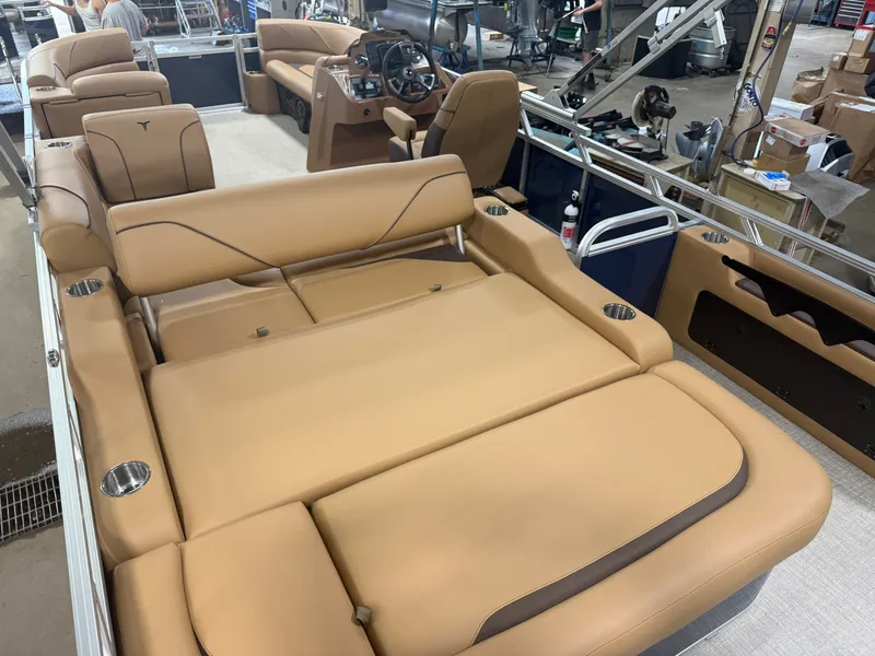 Slide: The Image of Tahoe Sport VRB 2385 Swingback & 4-Stroke $33995 2026 - 22