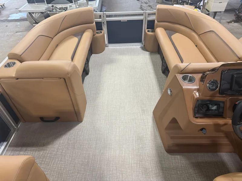 Slide: The Image of Tahoe Sport VRB 2385 Swingback & 4-Stroke $33995 2026 - 30