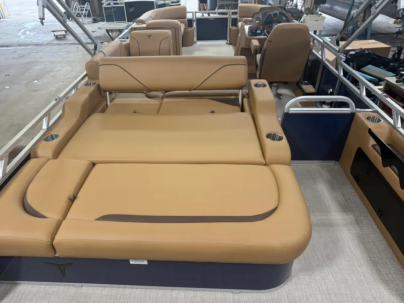 Slide: The Image of Tahoe Sport VRB 2385 Swingback & 4-Stroke $33995 2026 - 5