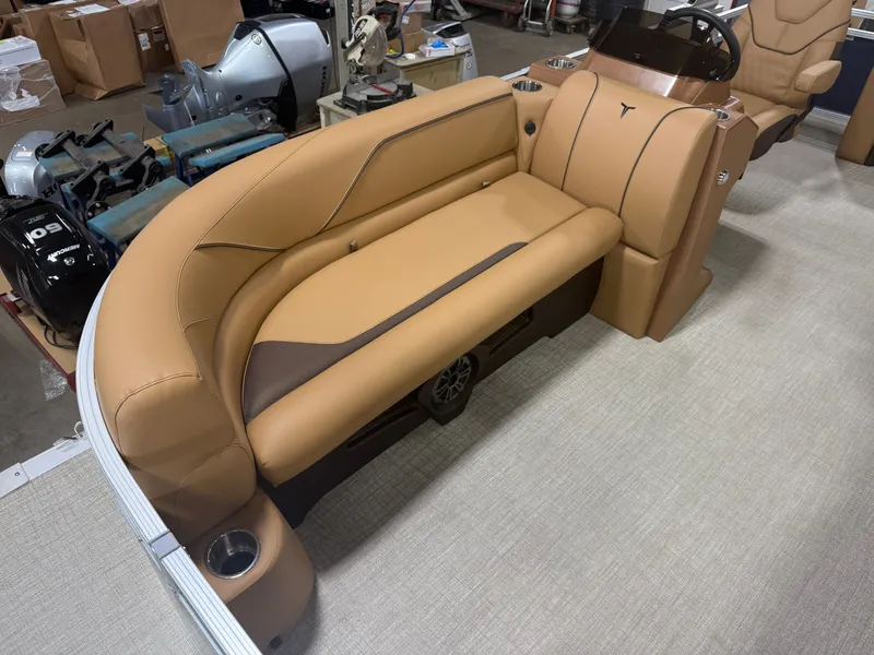 Slide: The Image of Tahoe Sport VRB 2385 Swingback & 4-Stroke $33995 2026 - 7