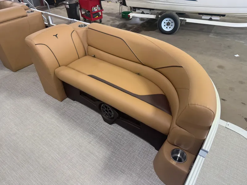 Slide: The Image of Tahoe Sport VRB 2385 Swingback & 4-Stroke $33995 2026 - 9