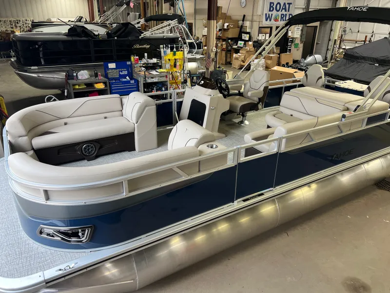 The Image of Tahoe Sport 2385 Rear Fish & Honda 4-Stroke EFI 2026 - 1