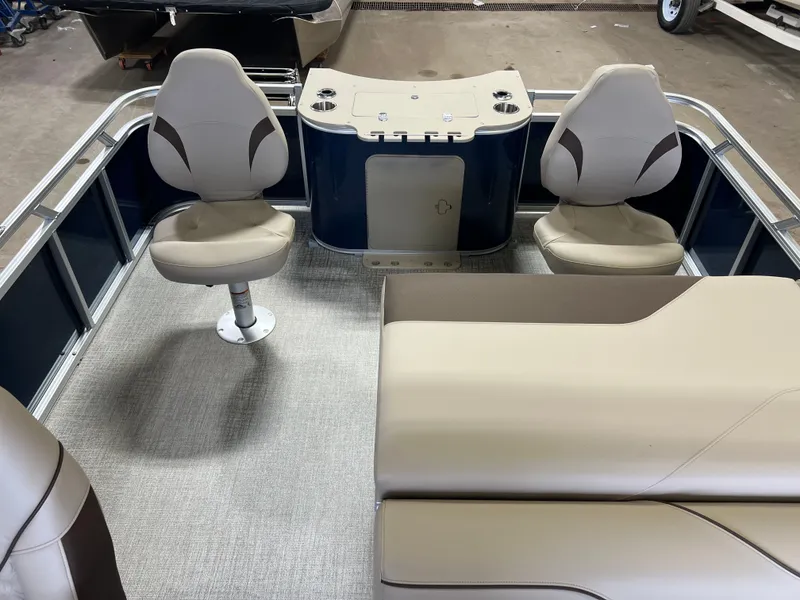 Slide: The Image of Tahoe Sport 2385 Rear Fish & Honda 4-Stroke EFI 2026 - 15