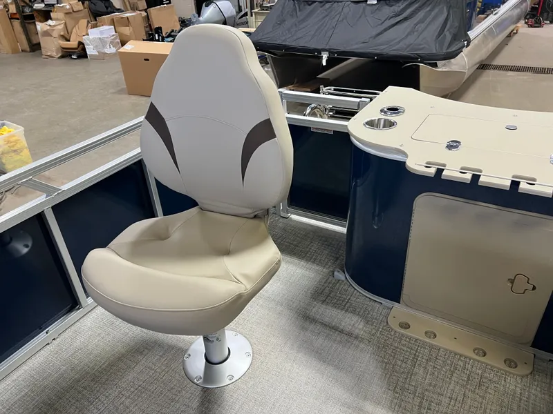 Slide: The Image of Tahoe Sport 2385 Rear Fish & Honda 4-Stroke EFI 2026 - 17