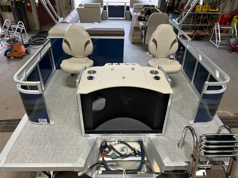 Slide: The Image of Tahoe Sport 2385 Rear Fish & Honda 4-Stroke EFI 2026 - 29