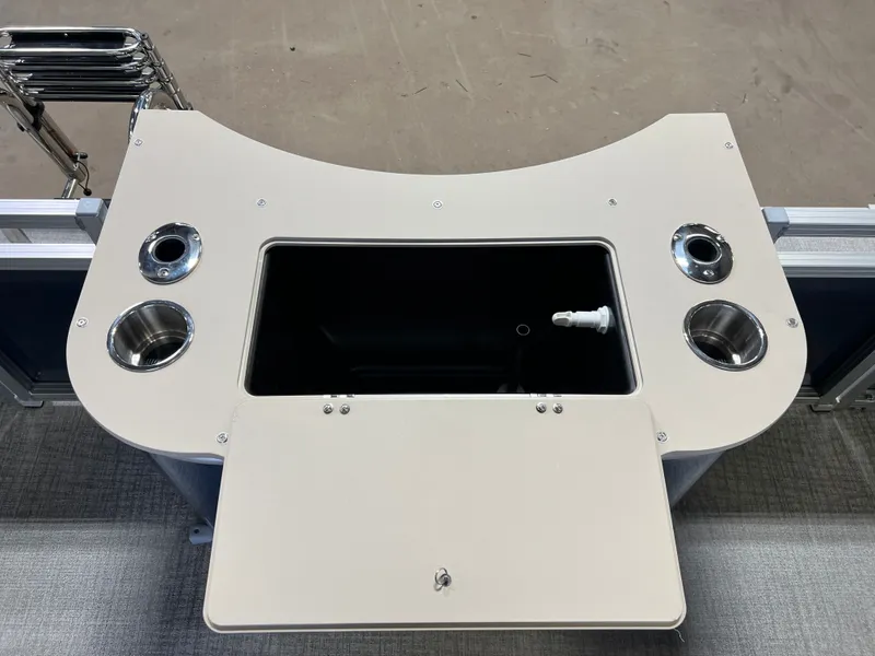 Slide: The Image of Tahoe Sport Rear Fish 2385 & 4-Stroke $33995 2026 - 19