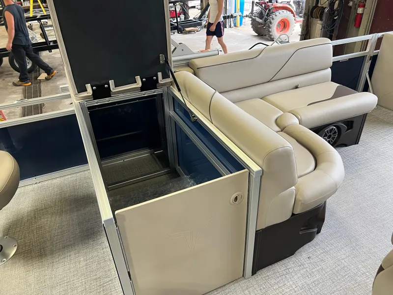 Slide: The Image of Tahoe Sport Rear Fish 2385 & 4-Stroke $33995 2026 - 22