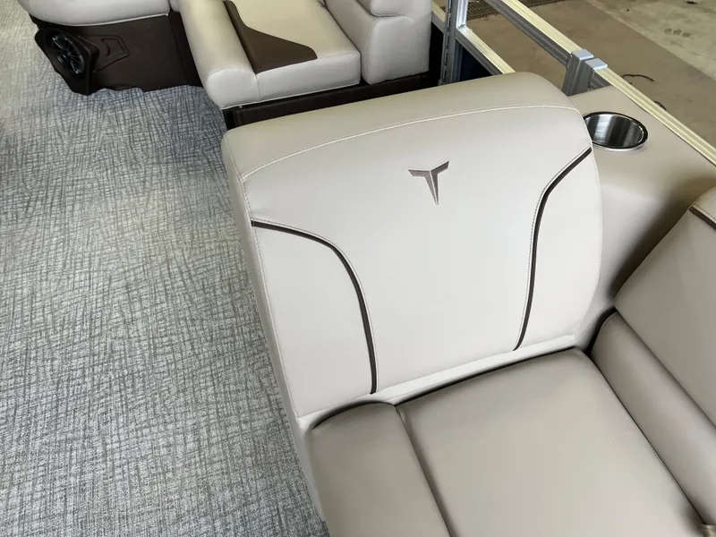 Slide: The Image of Tahoe Sport Rear Fish 2385 & 4-Stroke $33995 2026 - 23