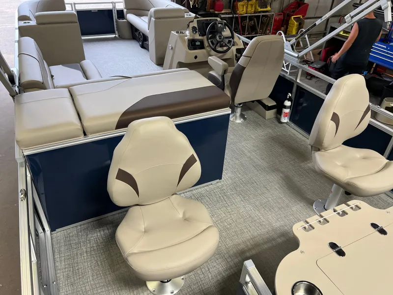 Slide: The Image of Tahoe Sport Rear Fish 2385 & 4-Stroke $33995 2026 - 27