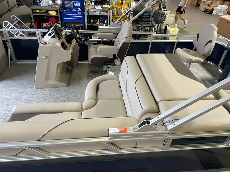 Slide: The Image of Tahoe Sport Rear Fish 2385 & 4-Stroke $33995 2026 - 3