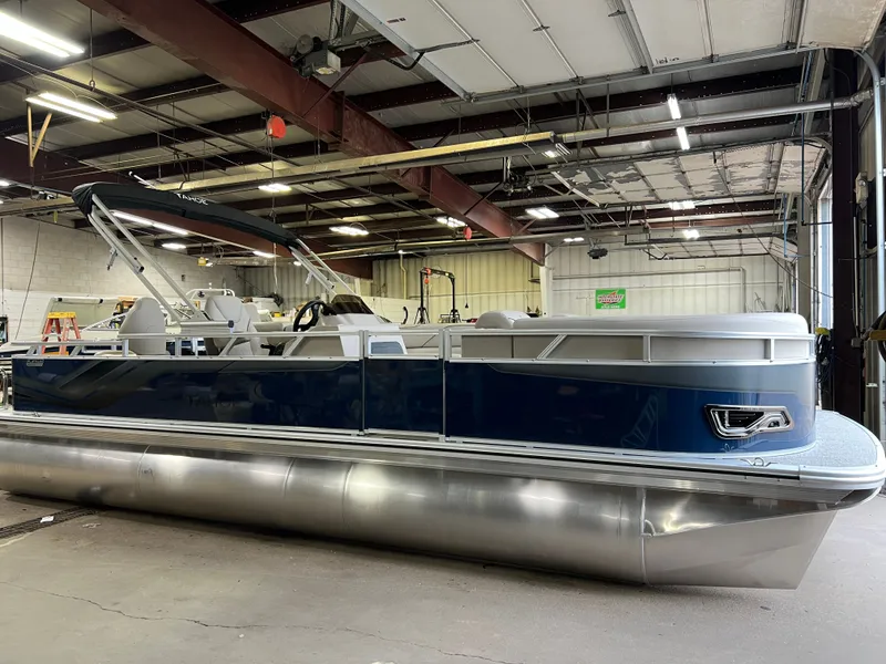 Slide: The Image of Tahoe Sport Rear Fish 2385 & 4-Stroke $33995 2026 - 33