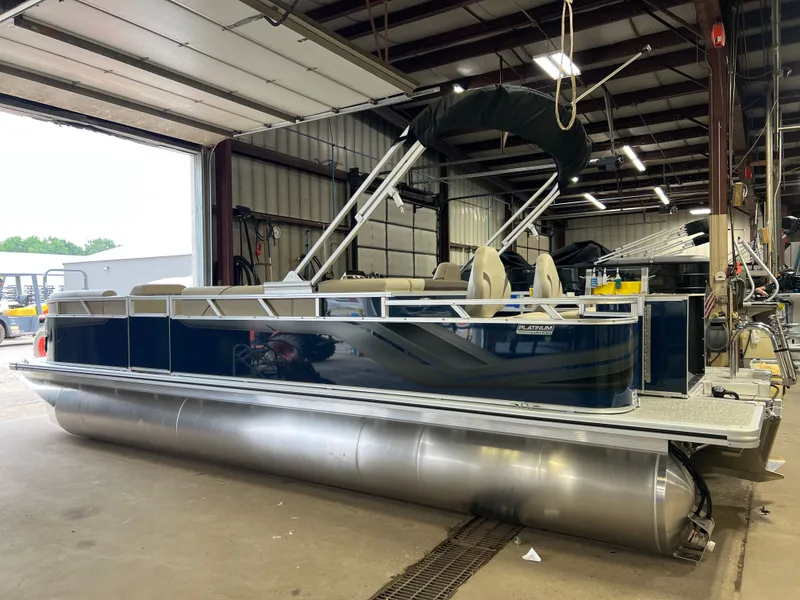 Slide: The Image of Tahoe Sport Rear Fish 2385 & 4-Stroke $33995 2026 - 35