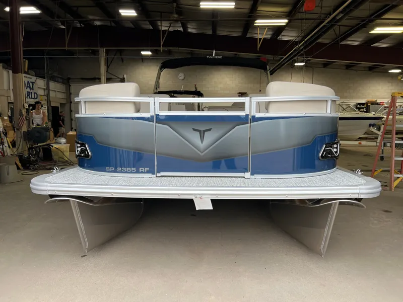 Slide: The Image of Tahoe Sport Rear Fish 2385 & 4-Stroke $33995 2026 - 37