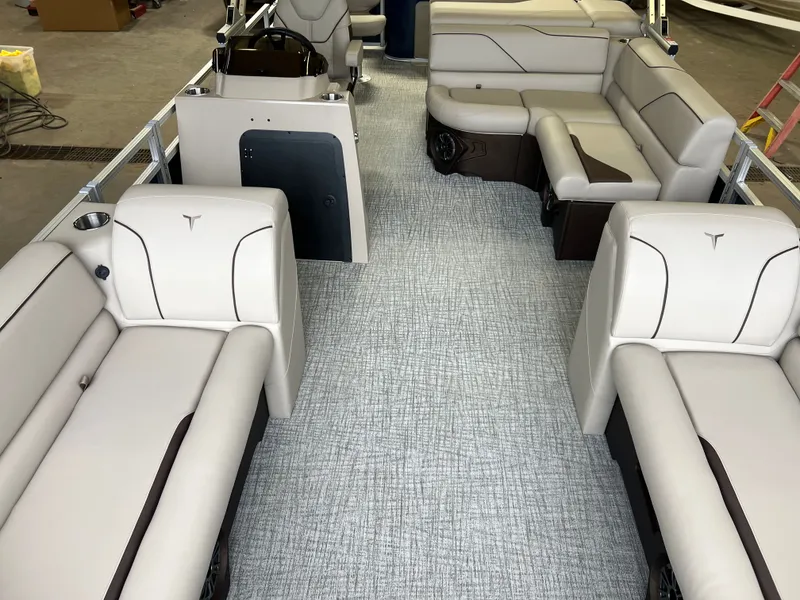 Slide: The Image of Tahoe Sport Rear Fish 2385 & 4-Stroke $33995 2026 - 5