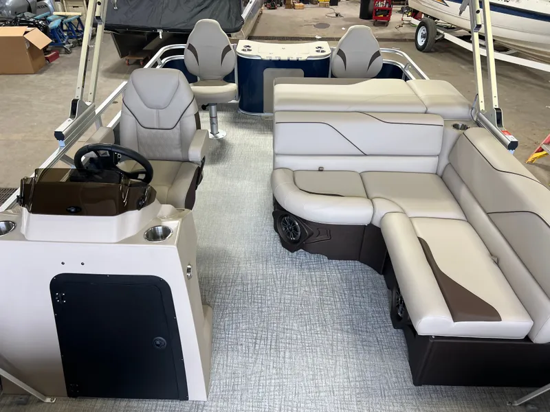 Slide: The Image of Tahoe Sport Rear Fish 2385 & 4-Stroke $33995 2026 - 8