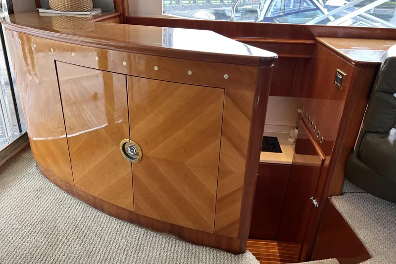 Slide: The Image of Salon Bar (immediately to port) - 39