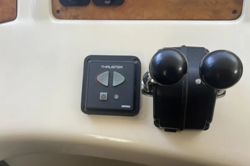 Slide: The Image of Bow Thruster Electric Shift/Throttle - 62