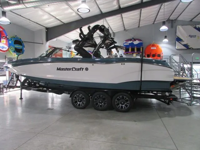 Slide: The Image of MasterCraft X26 2025 - 25