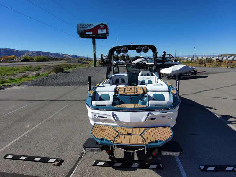 Slide: The Image of MasterCraft X26 2025 - 30