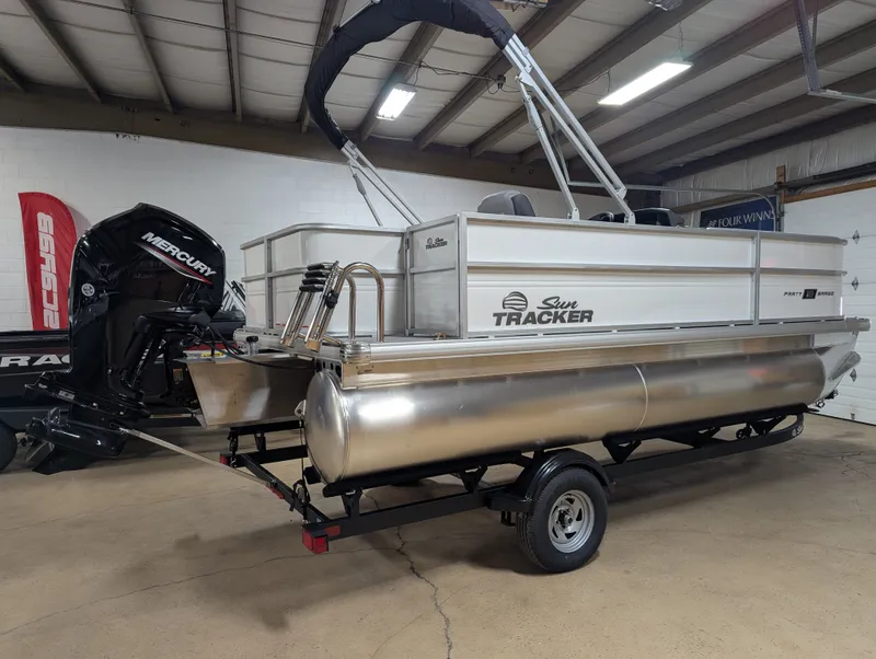 Slide: The Image of Sun Tracker Party Barge 18 DLX 2026 - 4