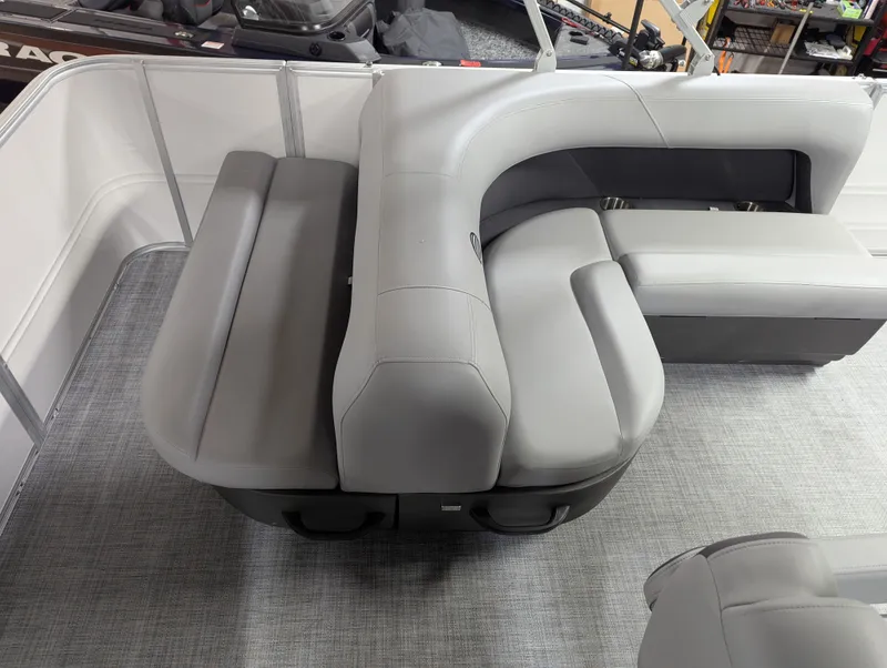 Slide: The Image of Sun Tracker Party Barge 18 DLX 2026 - 7