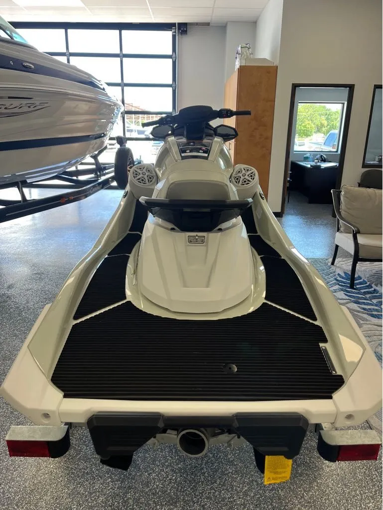 Slide: The Image of Yamaha VX Cruiser H.O. w/Audio 2025 - 2