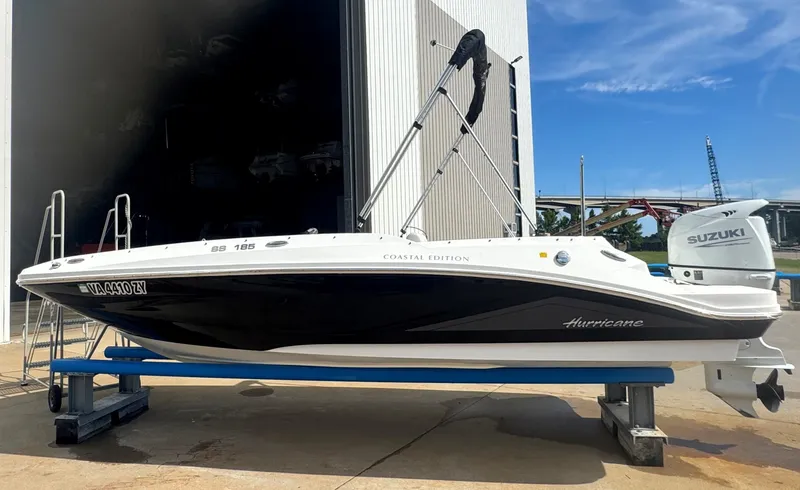 Slide: The Image of Hurricane SunDeck Sport 185 OB 2021 - 1