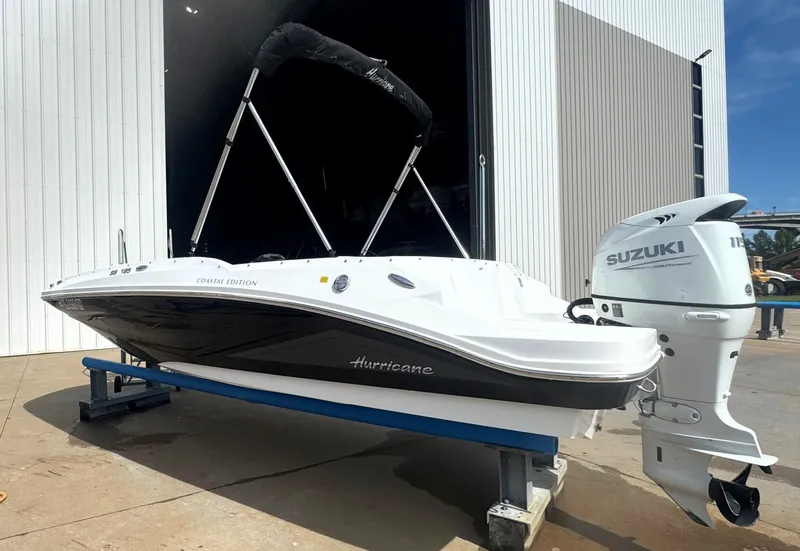 Slide: The Image of Hurricane SunDeck Sport 185 OB 2021 - 4